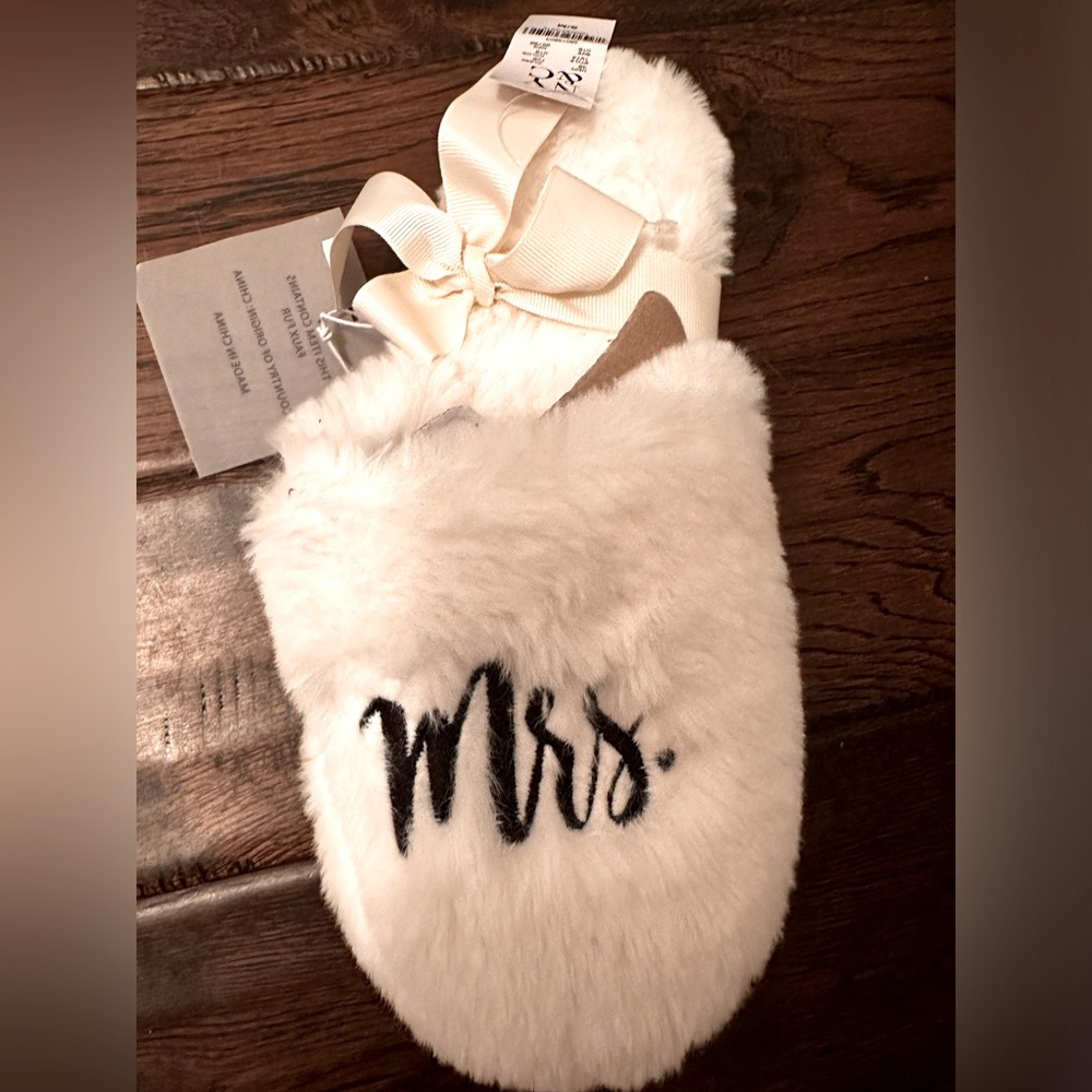 Mrs. Bedroom Shoes NY & Co. Size S/M new with tags